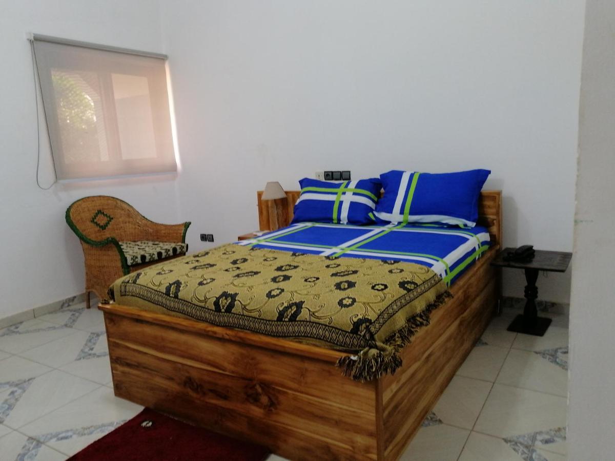 Marys Guest House Ломе Екстериор снимка
